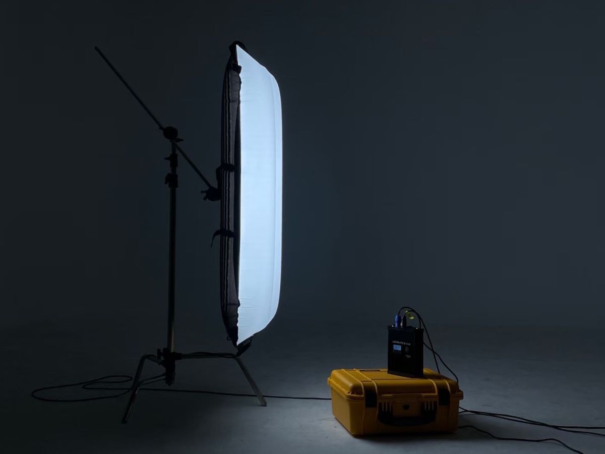 4ft Bi-Color Airpillow Balloon Light Bi24TD for Film & Video Production - Image 2