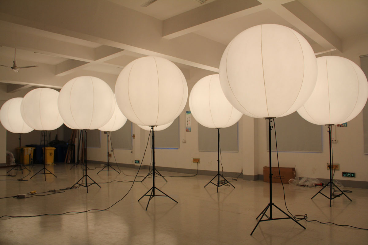 1.5m Halogen Inflatable Balloon Light with Tripod for Event & Brand - Image 3